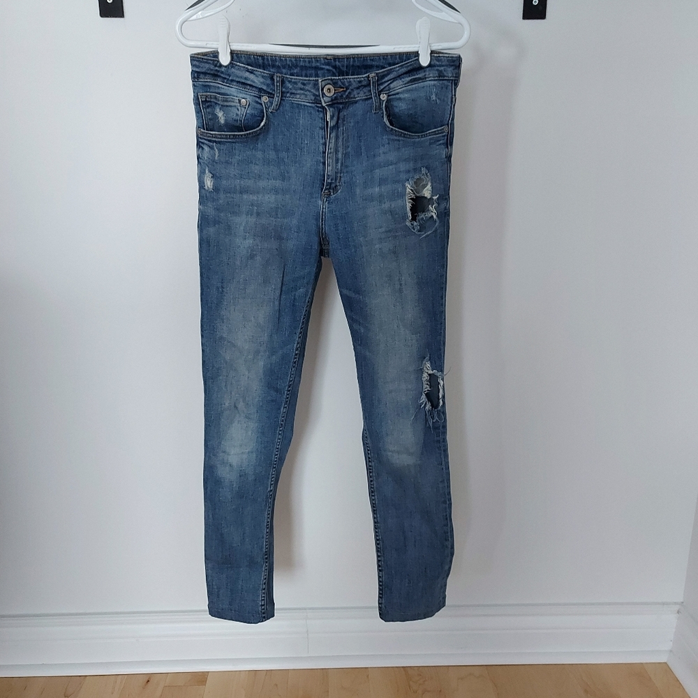 2/10$ &Denim destressed skinny jeans